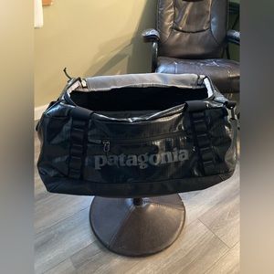 Patagonia Black Hole Duffel Bag 40L. Brand New. Black.